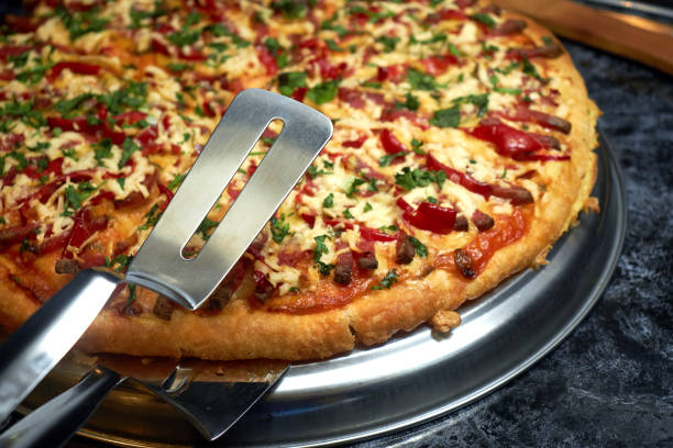 istock Pizza in a frying pan 1495441743