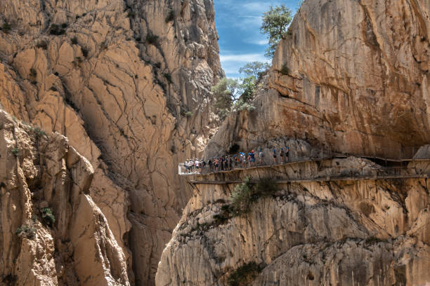 group of tourists on the caminito del rey hike - ravine geology danger footpath imagens e fotografias de stock