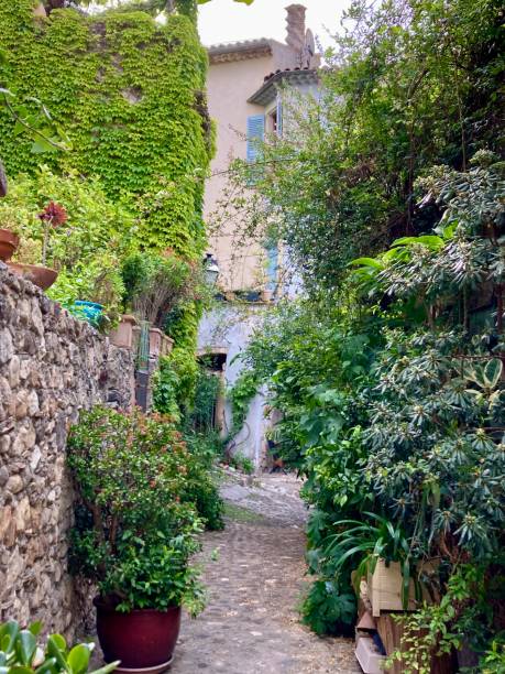 istock France - Alpes Maritimes - Biot village 1495603057