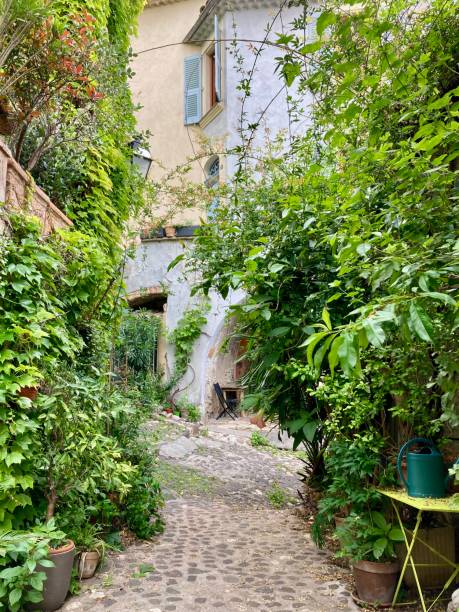 istock France - Alpes Maritimes - Biot village 1495603127