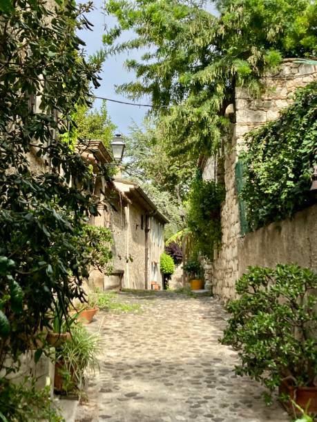 istock France - Alpes Maritimes - Biot village 1495603182