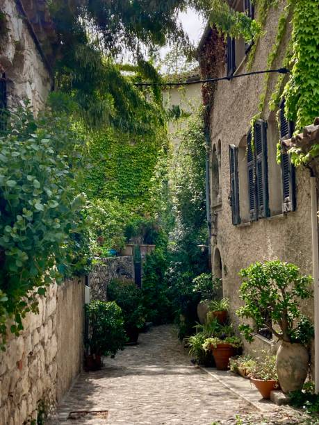 istock France - Alpes Maritimes - Biot village 1495604592