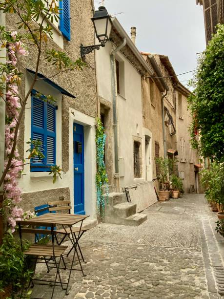 istock France - Alpes Maritimes - Biot village 1495608125