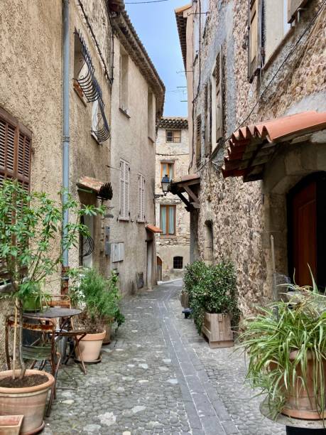 istock France - Alpes Maritimes - Biot village 1495608195