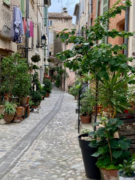 istock France - Alpes Maritimes - Biot village 1495645875