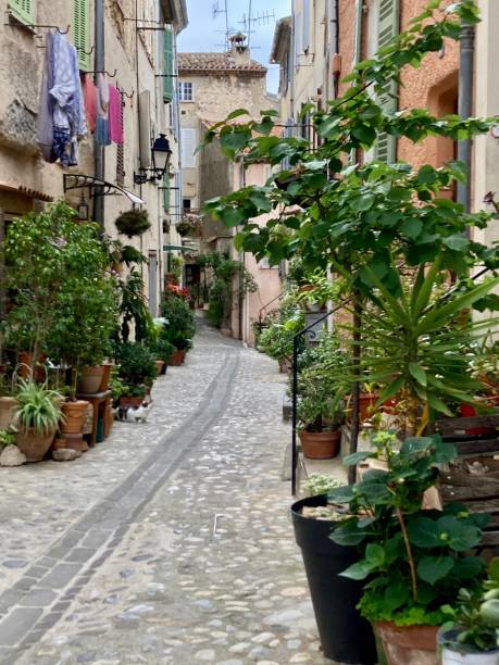 istock France - Alpes Maritimes - Biot village 1495646011