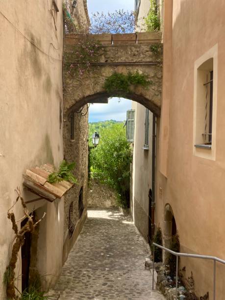 istock France - Alpes Maritimes- Biot village - 1495659761