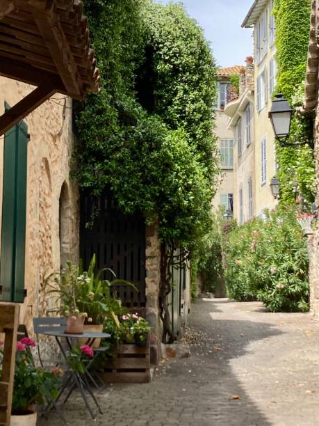istock France - Alpes Maritimes- Biot village - 1495660353