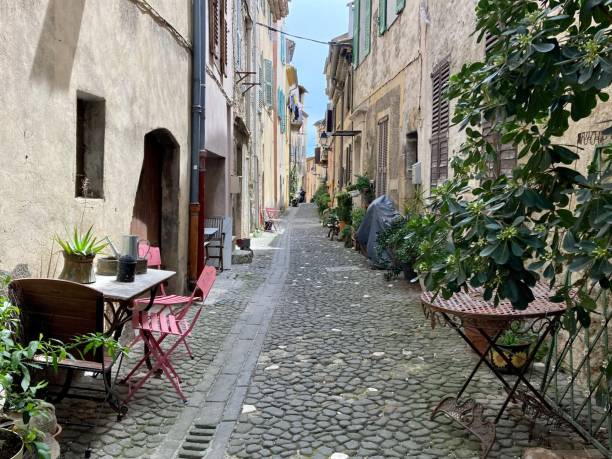 istock France - Alpes Maritimes- Biot village - 1495661401