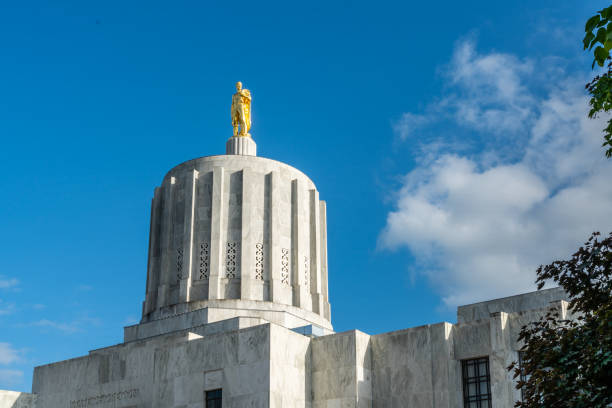 istock Oregon Capitol Top 6 1495665315