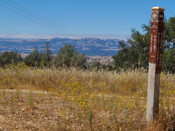 istock Trail sign at Mt Diablo State Park, California 1495679421