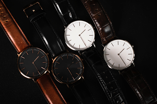 Minimalist, classic and elegant men's watches, with different models and colors