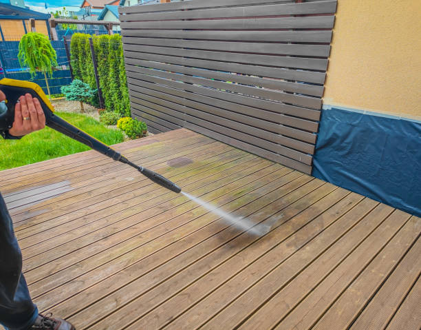 istock Man cleaning wooden terrace decking before oiling and painting 1495693743