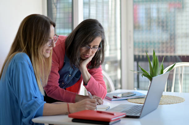 istock Two women in a work meeting 1495700273
