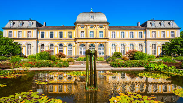 palacio poppelsdorf en bonn, alemania - formal garden front or back yard gazebo night fotografías e imágenes de stock