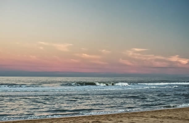 istock Fuzzy clouds in the horizon before sunset - Ocean City, MD, USA 1495722219