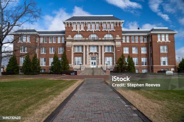 Lee Hall Sits Adjacent To The Drill Field On The Campus Of Mississippi State University Stock Photo - Download Image Now