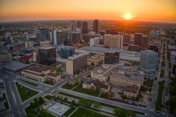 aerial view of winnipeg, manitoba during summer - manitoba winnipeg winter bridge imagens e fotografias de stock