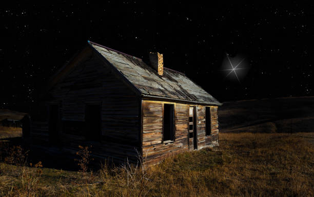 istock Old crumbling house with a bright star above 1495778398