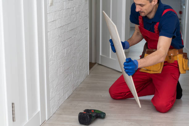 istock A nice handyman install tile on the floor 1495899914
