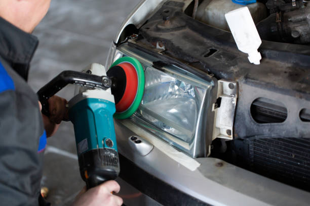 istock Sanding polishing headlights on a car on a hundred close-up 1495900031