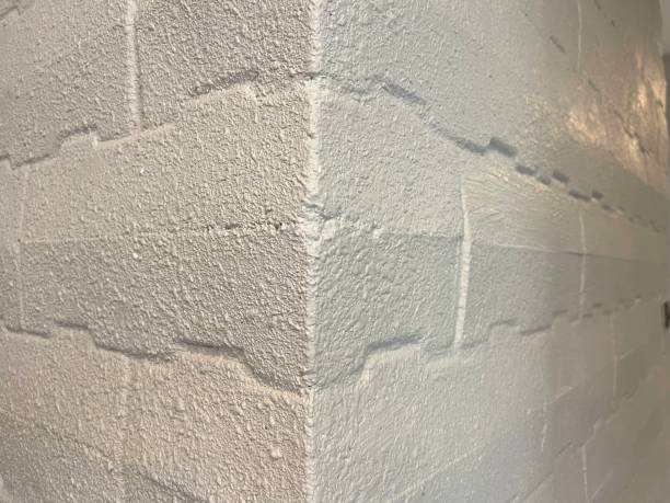 wanddesign aus weißem backstein - corner stone wall brick stock-fotos und bilder