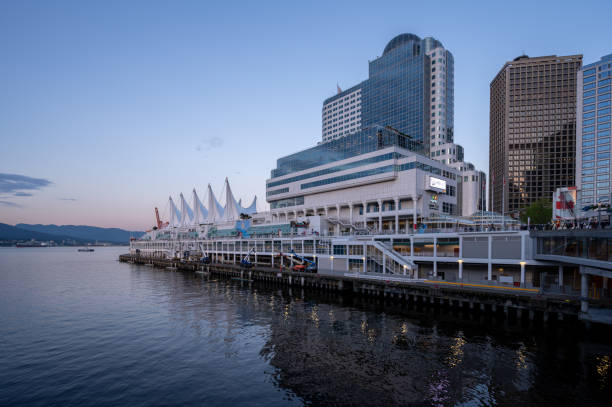 canada place, vancouver - pan pacific hotel imagens e fotografias de stock