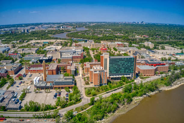 vista aerea di una grande università a winnipeg, manitoba - canada manitoba university winnipeg foto e immagini stock