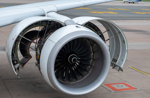 Private aircraft engine compartment