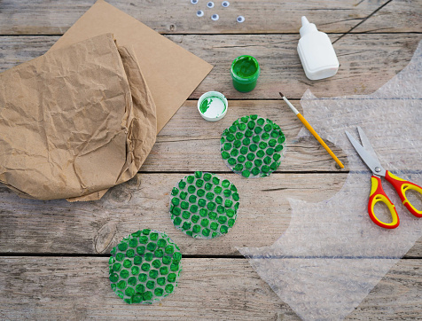 istock Step-by-step instructions for creating a jellyfish or octopus from bubble wrap and cardboard, with palm prints. What to do with the children. The concept of zero waste. Step 3. 1496069578