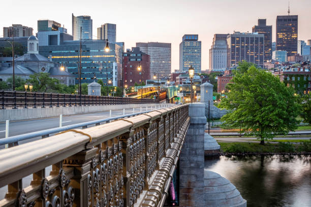 boston in massachusetts, usa bei sunrise - charles bridge stock-fotos und bilder