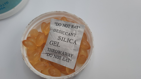 Desiccant or silica gel in paper containers, in fish oil supplements