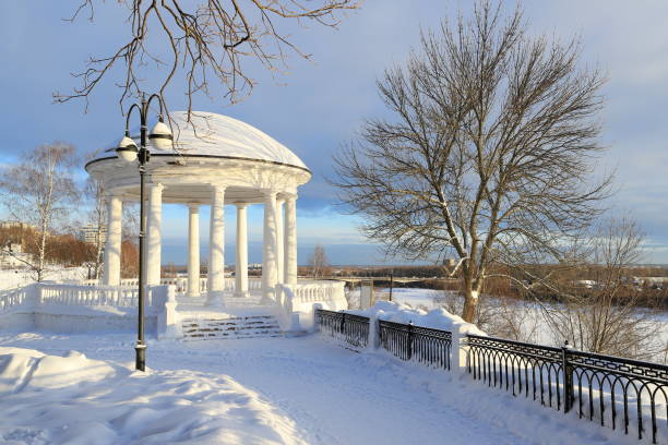 istock Rotunda in a winter park. 1496164784