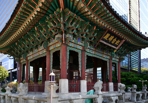 Seoul, South Korea: Bigak / Bigag pavilion, built in 1902 to house the Monument to Commemorate the 40th Anniversary of Emperor Gojong’s Coronation (Ginyeombijeon) and his 50th birthday, as well as the founding in 1897 of the Korean Empire - ornate roof with dancheong painting - Ching-gyeong Monument - architect Shim Eui-seok - Gwanghwamun Square, Jongno-gu