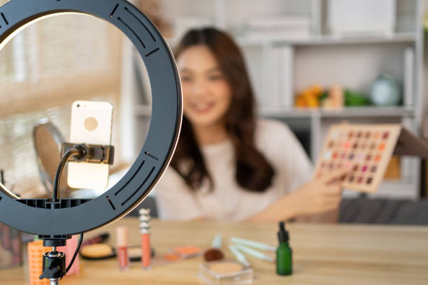 istock Beauty blogger 1496177903