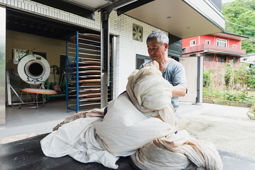 In late April 2023, we captured the enchanting organic tea-making process of a 3-person family in Pinglin, Taipei. From tending to the organic tea plantation to meticulous craftsmanship, we witnessed their dedication, harmony, and love for preserving tradition.