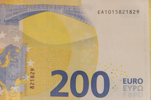 Euro notes ready for a holiday