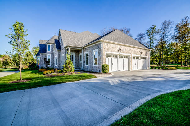 istock Concrete driveway leading to large side entry garage 1496293207