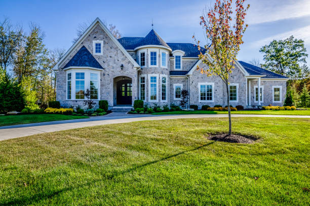 istock View of front of house on a sunny day 1496293214