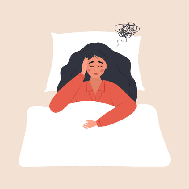 불면증 개념입니다. 피곤하고 화가 난 여자는 두통으로 고통받습니다. 잠 못 이루는 소녀는 침대에 누워 문제에 대해 생각합니다. 평면 만화 스타일의 벡터 그림입니다. 임신 또는 폐경 - child thinking women cartoon stock illustrations