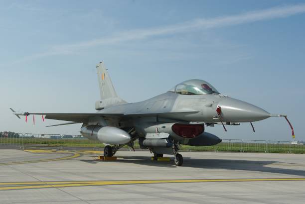 lockheed martin f16am fighting falcon из состава бельгийских ввс на авиабазе мельсбрук брюссель - general dynamics f 16 falcon стоковые фото и изображения