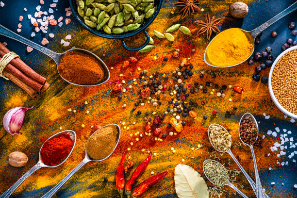 abstrakter hintergrund von bunten gewürzen. - spice herb ingredient curry powder stock-fotos und bilder