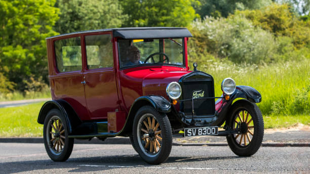FORD MODEL T Stony Stratford,UK - June 4th 2023:  1926 FORD MODEL T vintage car travelling on an English country road. model t ford stock pictures, royalty-free photos & images