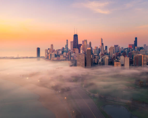 istock Chicago foggy morning 1496517158