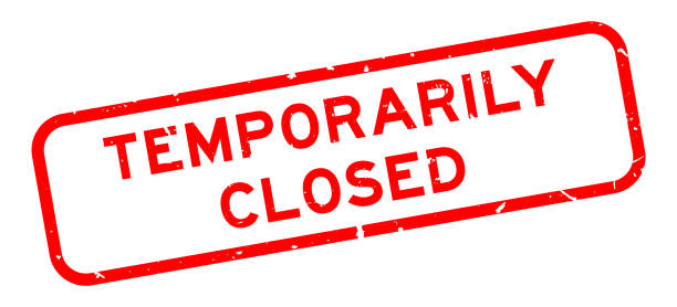 illustrazioni stock, clip art, cartoni animati e icone di tendenza di grunge rosso temporaneamente chiuso parola quadrata timbro di gomma su sfondo bianco - chiudere