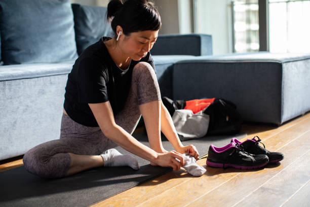 istock Japanese woman getting ready to go workout 1496538405