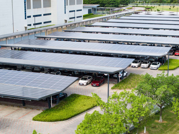 Solar photovoltaic parking lot A solution for building a solar photovoltaic parking lot to provide renewable energy while providing shade and protection to vehicles solar panels on the roof of building in a city stock pictures, royalty-free photos & images