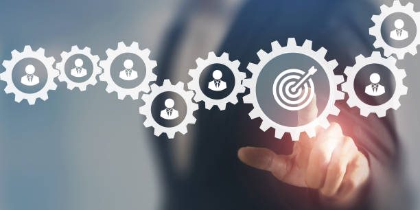 Business goals and corporate team building concept. Strategy and goals achievement. Pointing at goals, target icon on smart background. Project planning, common goals, vision, mission, strategies. objetivos de negocio y concepto de team building corporativo. estrategia y consecución de metas. apuntando a los objetivos, icono de objetivo en un fondo inteligente. planificación de proyectos, objetivos comunes, visión, misión, estrategias.