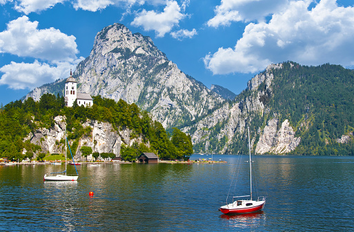 Summer idyll in the small village of Traunkirchen on the picturesque Traunsee. In the background you can see the mountain Traunstein. The Salzkammergut is one of the most popular destinations in Austria and offers a variety of sporting and cultural leisure activities.