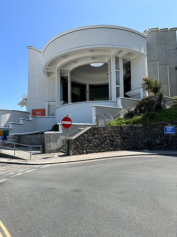 Spectacular modern gallery with sea views and local and international artworks, plus a cafe. External view of round entrance with white columns and steps leading to balcony. Exhibits work by modern British artists. Built 1988-1993 on site of old gasworks.